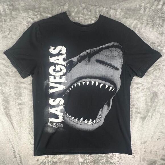 Mandalay Bay Las Vegas Black Big Print Shark Graphic T-shirt Size Medium - Picture 2 of 6